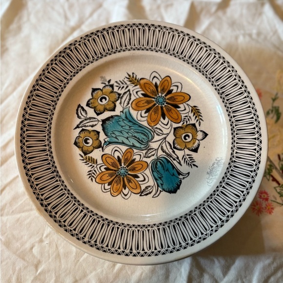 Vintage Floral Patterned Dinner Plates - Picture 2 of 6